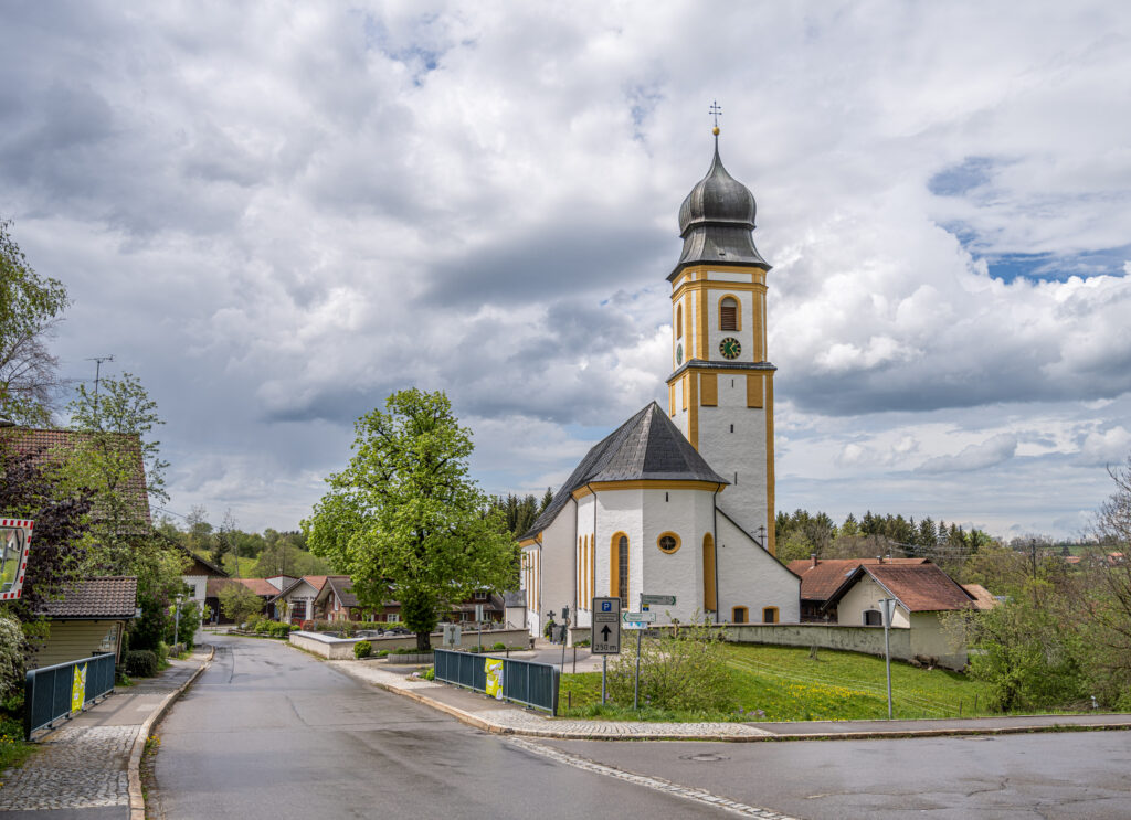 Wiesen, Kirchen und Schlösser